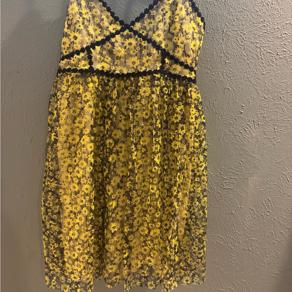 Romeo & Juliet Couture Yellow Babydoll Dress